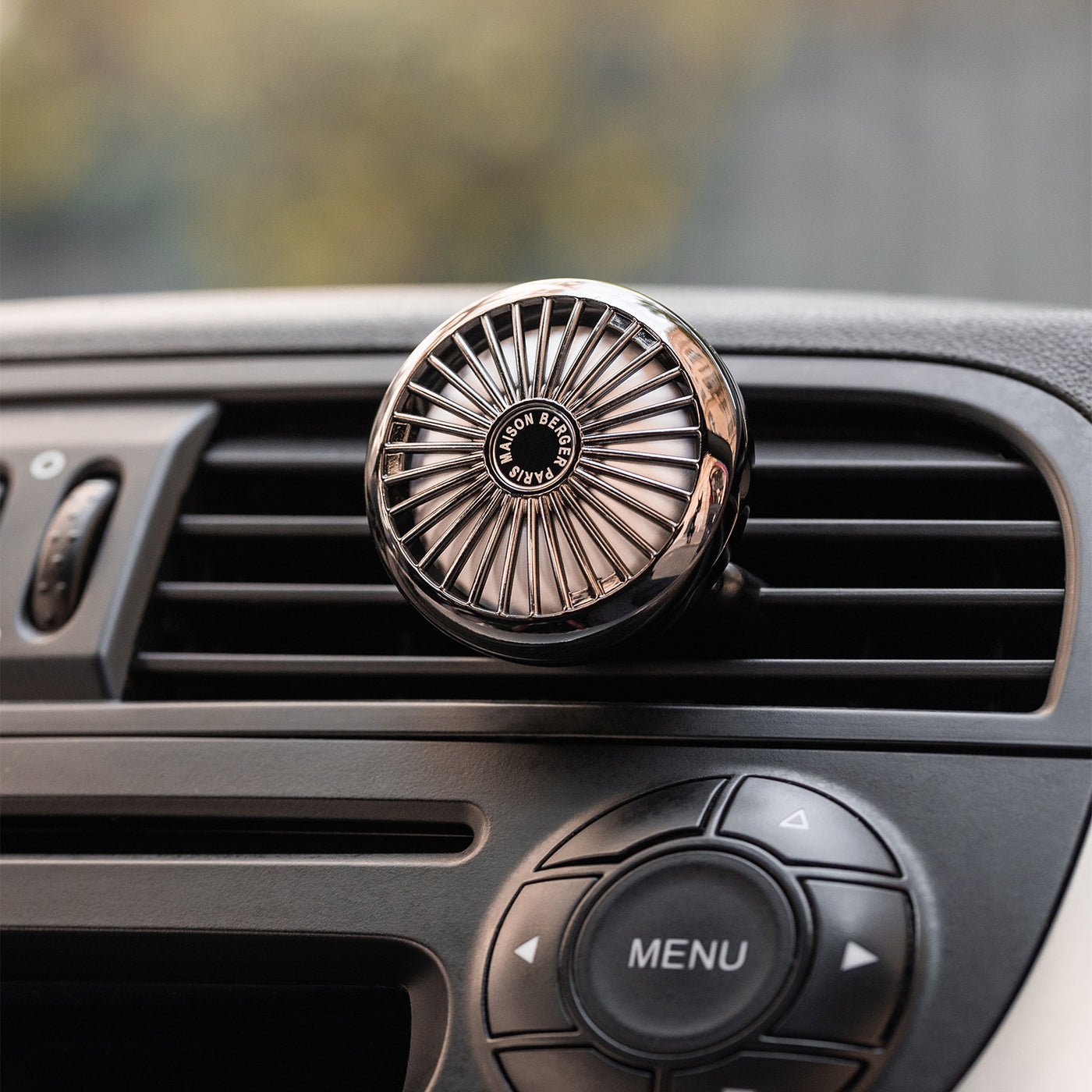 Désodoriser sa voiture : solutions élégantes pour éliminer les mauvaises odeurs