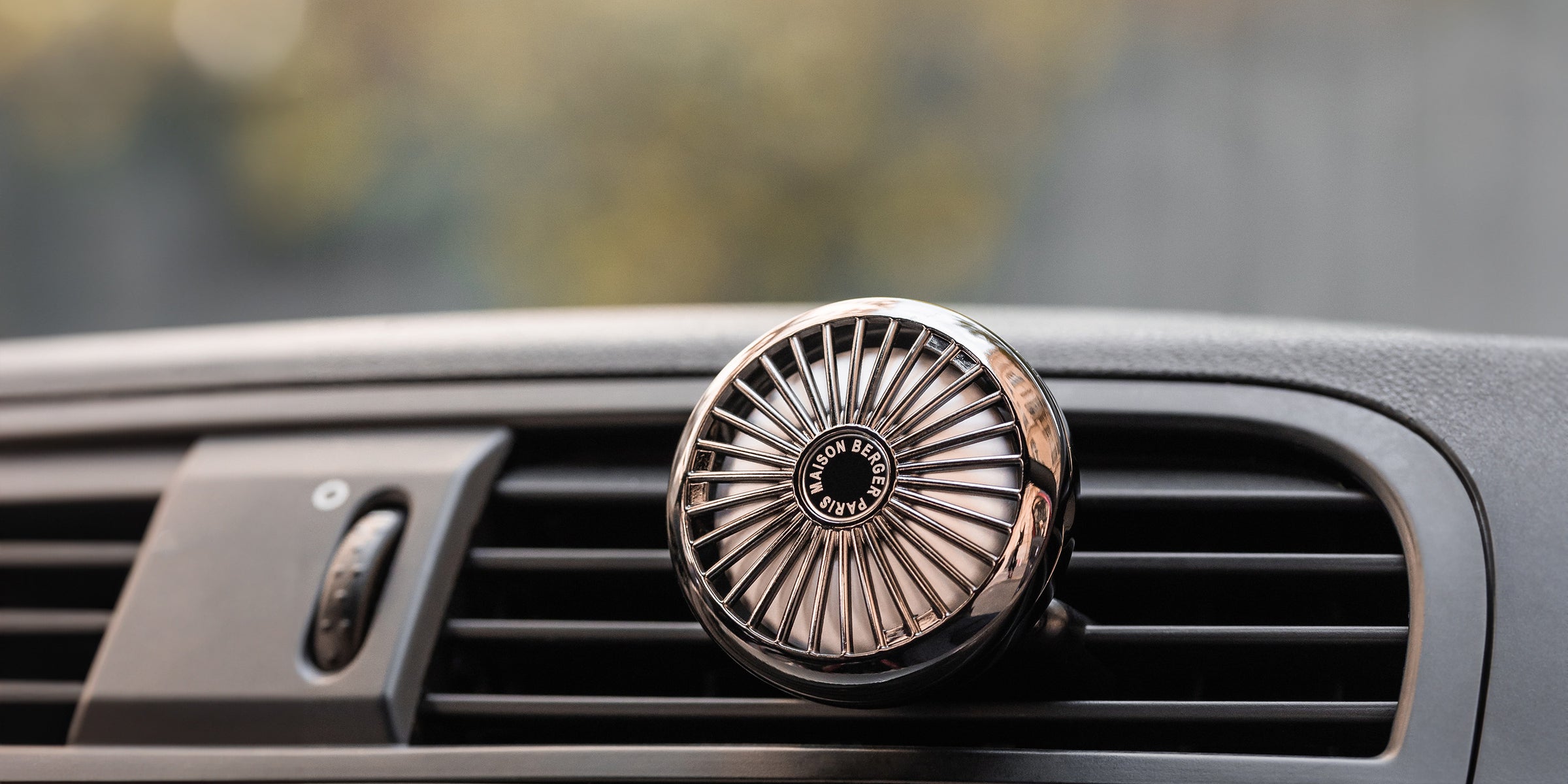 Désodoriser sa voiture : solutions élégantes pour éliminer les mauvaises odeurs